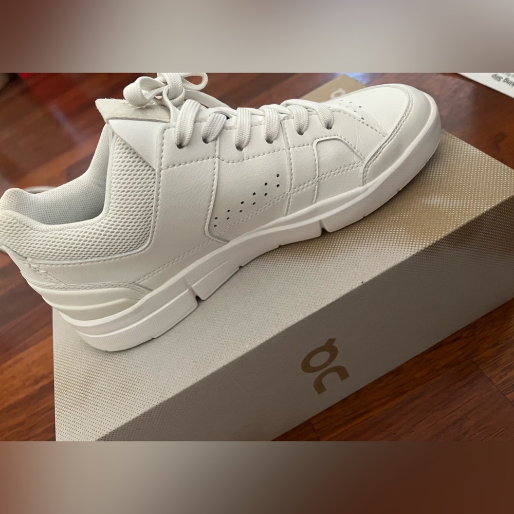 On Women's THE ROGER Clubhouse Shoes Size 8